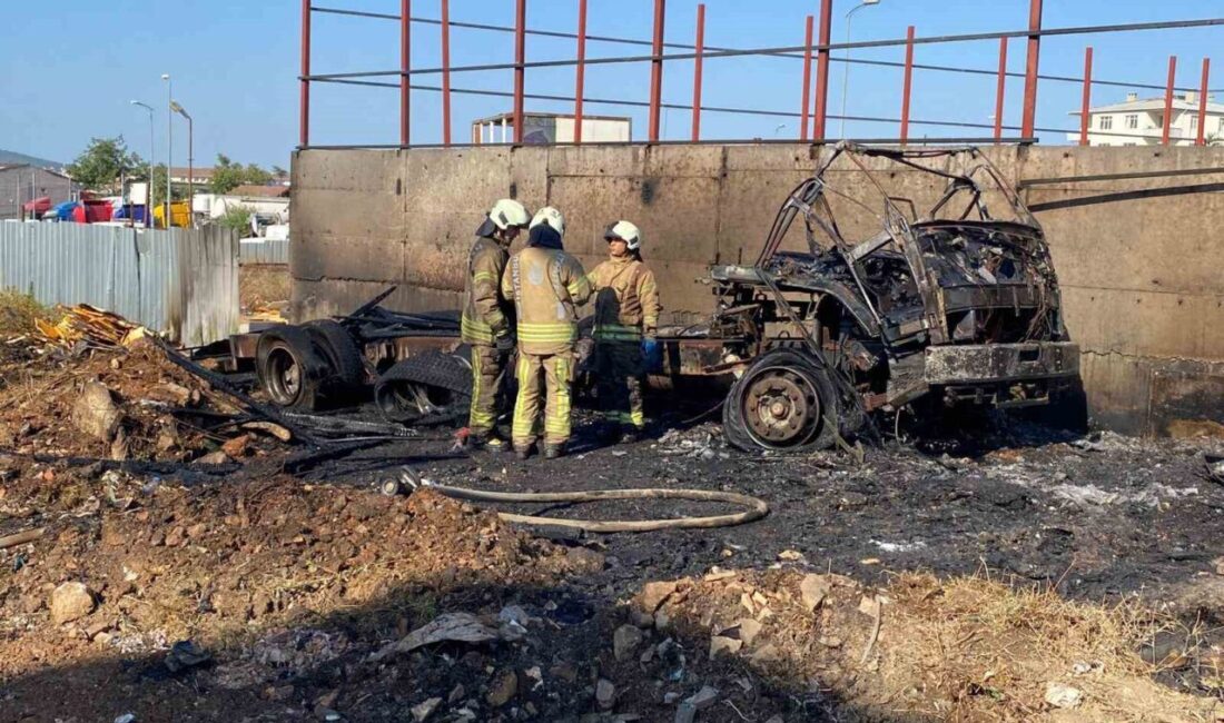 Ataşehir’de otluk alanda çıkan yangın, park halindeki kamyona sıçradı. Alevlere
