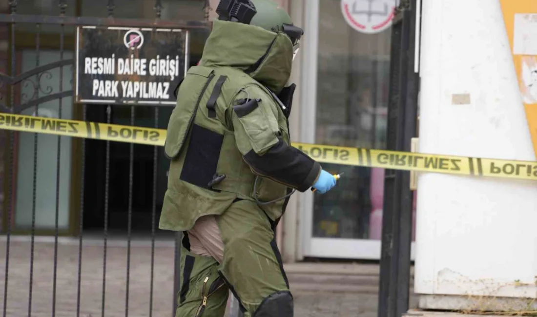 Kırıkkale’de bir ATM önüne bırakılan şüpheli çanta paniğe neden oldu.