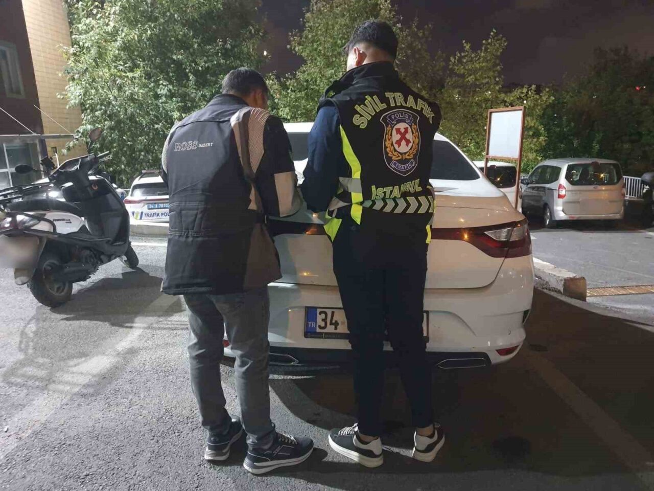 İstanbul Avcılar’da, trafiği tehlikeye atarak giden araç sürücüsü yakalandı. Sürücüye