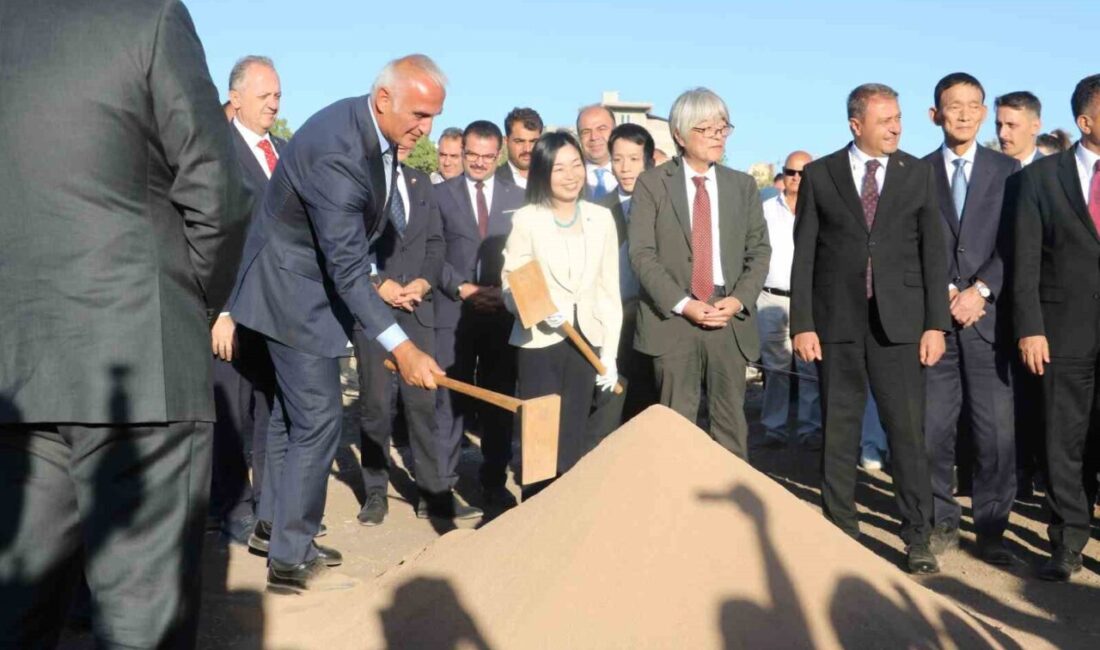 En uzun iskan gören yerleşim alanı olarak bilinen Ayanlar Höyük’te