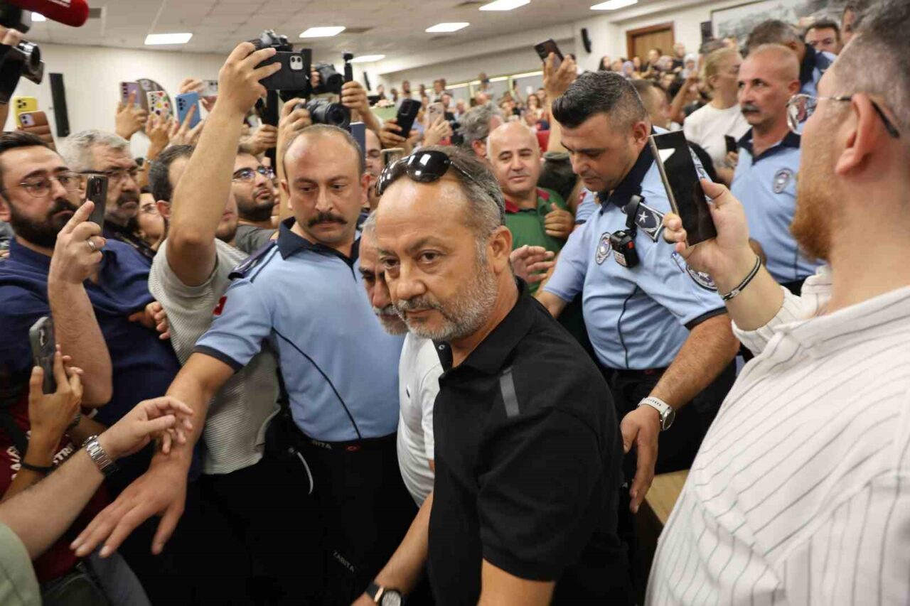 Aydın Büyükşehir Belediye Başkanı Özlem Çerçioğlu’nun CHP’den istifa edip AK