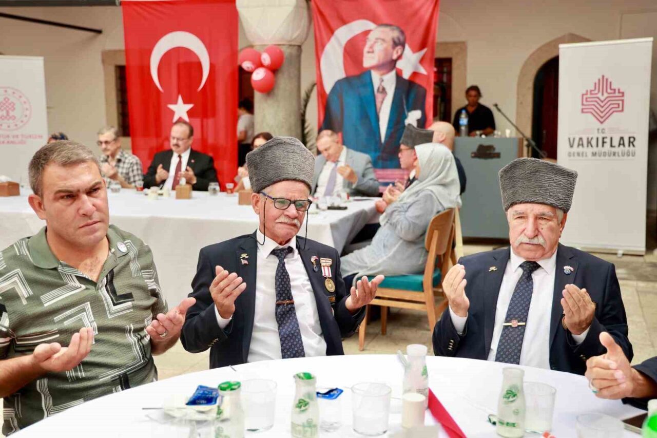 Gaziler Günü dolayısıyla Aydın’da düzenlenen program kapsamında gazi ve gazi