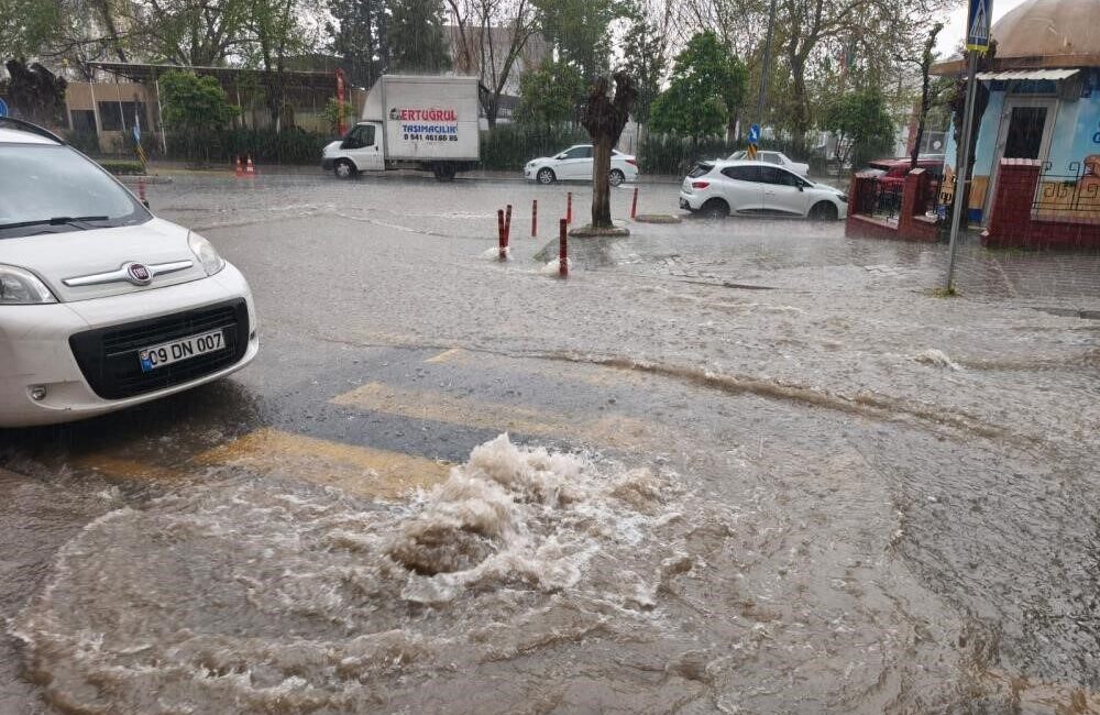 Yarın Aydın’da beklenen gök gürültülü sağanak yağışlara karşı vatandaşlar uyarıldı.