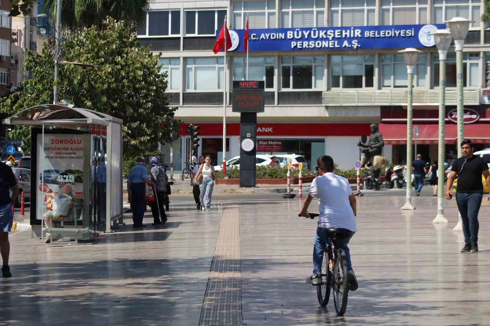 Özellikle yaz aylarında nüfus artışı yaşayan Aydın’da, ikamet izni alan