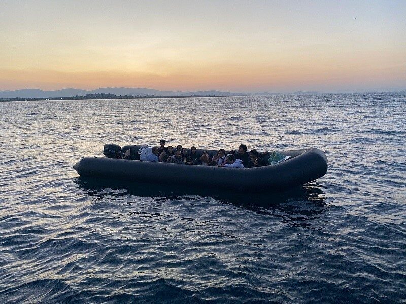 Aydın’ın Didim ilçesi açıklarında 20 düzensiz göçmen kurtarıldı. Edinilen bilgiye