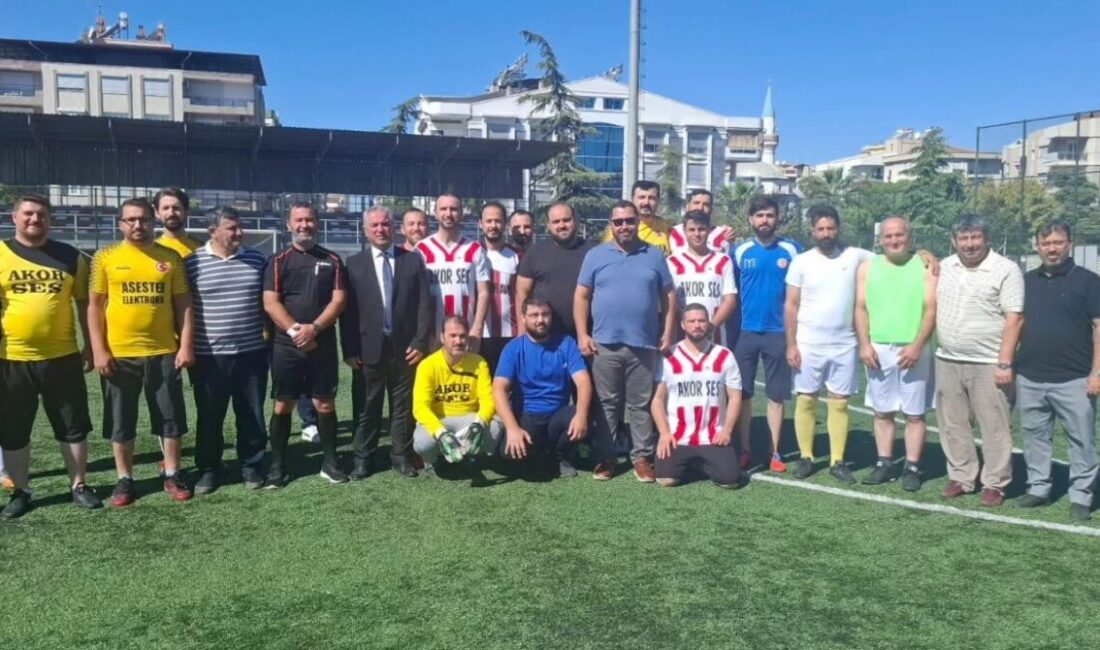 Aydın’da görev yapan imamlar yeşil sahada buluşurken, ilçe müftülükleri arasında