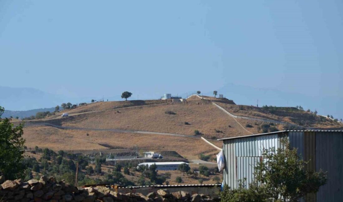 Aydın’ın Çine ilçesinde kamyonetin devrilmesi sonucu yola düşen patlayıcı mühimmatların
