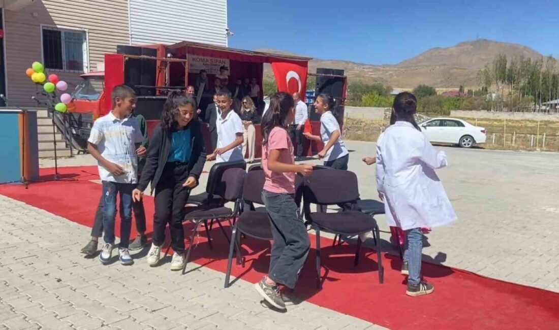 Bitlis’in Adilcevaz ilçesine bağlı Aydınlar beldesinde İlköğretim Haftası çeşitli etkinliklerle