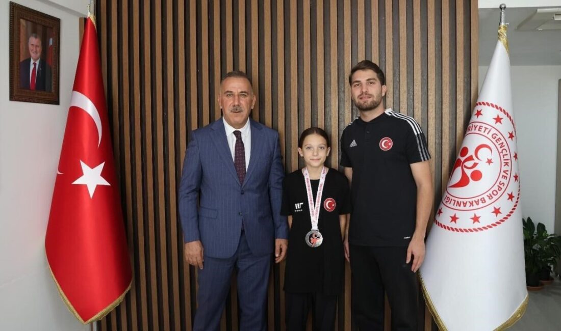 Aydınlı sporcu Nejla İnceoğlu, 5 bin 500 sporcunun katıldığı Minikler