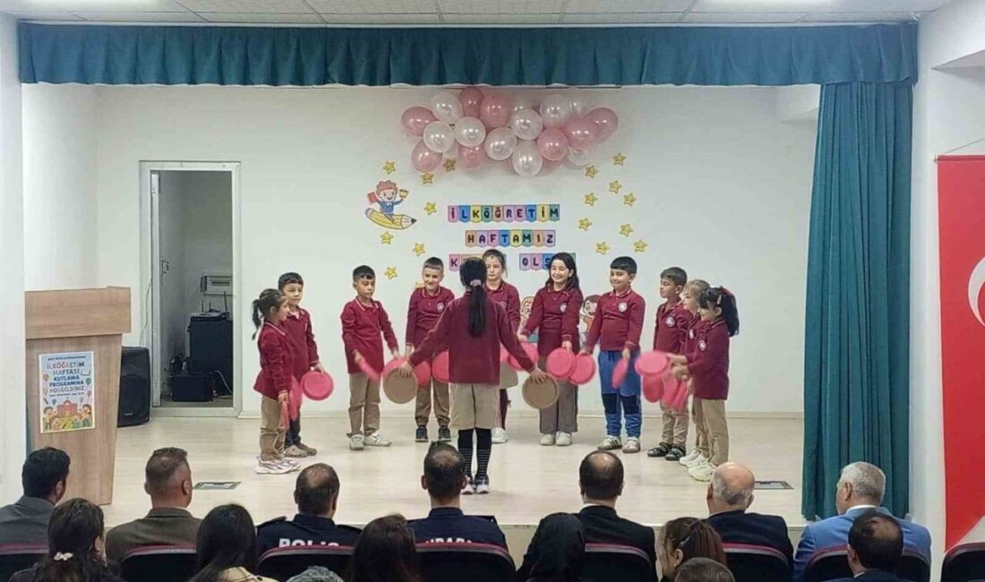 Bayburt’un Aydıntepe ilçesinde İlköğretim Haftası kutlandı. Şehit Oktay Altuntaş İlkokulunda