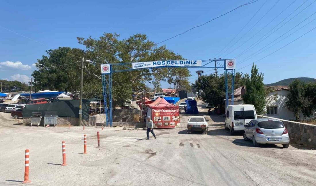 Her yıl binlerce kişinin akın ettiği Ayvacık Hayvan ve Emtia