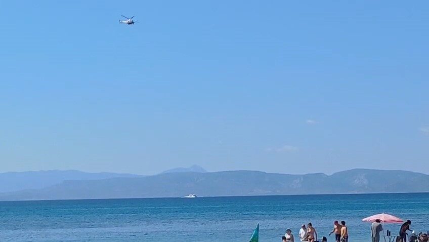 Balıkesir’in Ayvalık ilçesi açıklarında düzensiz göçmenleri taşıyan sürat botunun Sahil