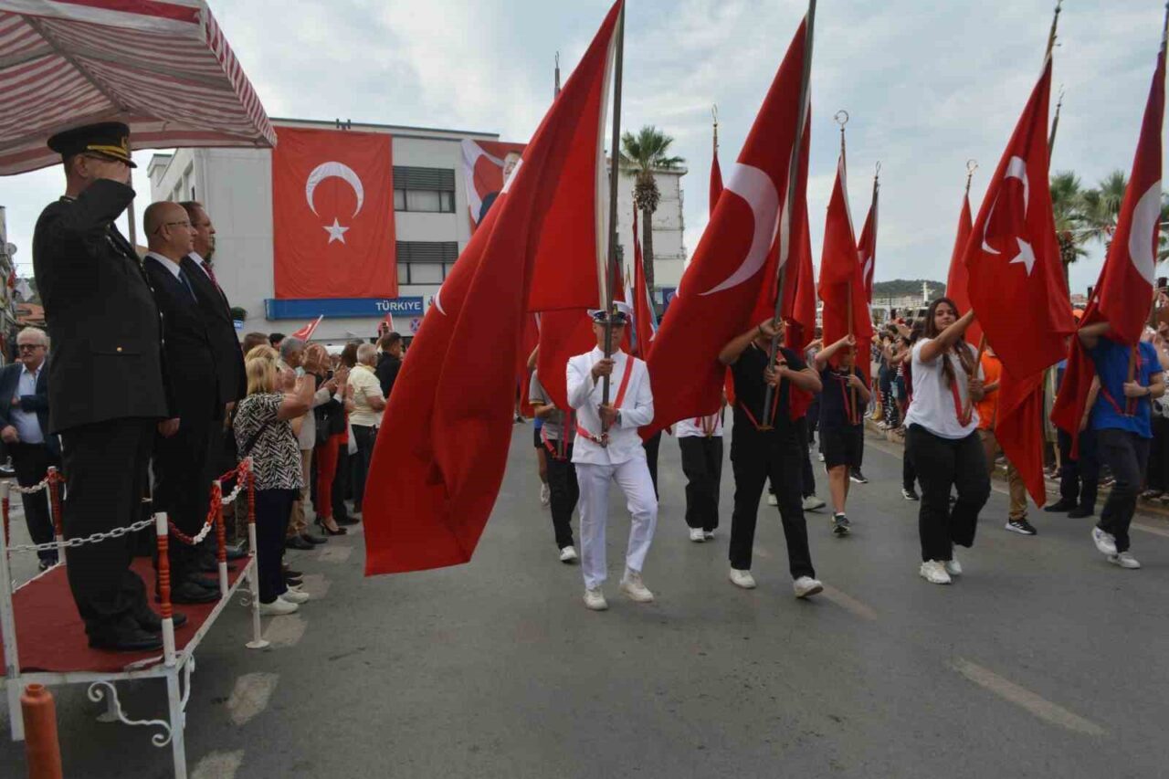 Balıkesir’in Ayvalık ilçesinin düşman işgalinden kurtuluşunun 103 yıl dönümü coşkuyla