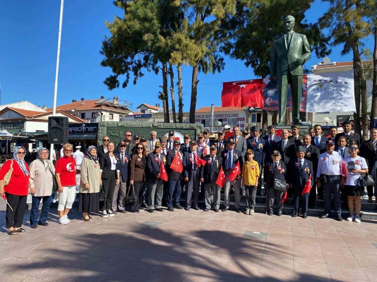 Balıkesir’in Ayvalık ilçesinde; 19 Eylül Gaziler Günü kutlandı. İlçe merkezindeki