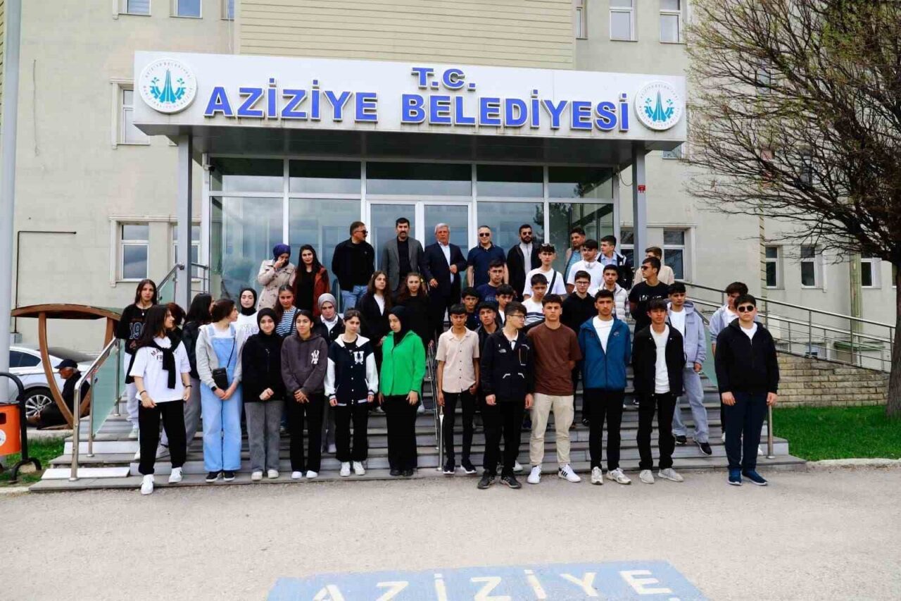 Aziziye Belediyesi, belediyecilik hizmetlerinin dışında sosyal ve kültürel sorumluluk projelerine