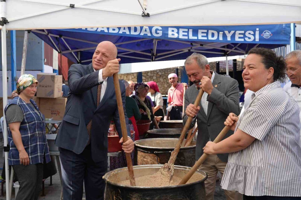 Babadağ, hayırseverlerin katkılarıyla gerçekleştirilen 26. Geleneksel Keşkek Festivali ev sahipliği