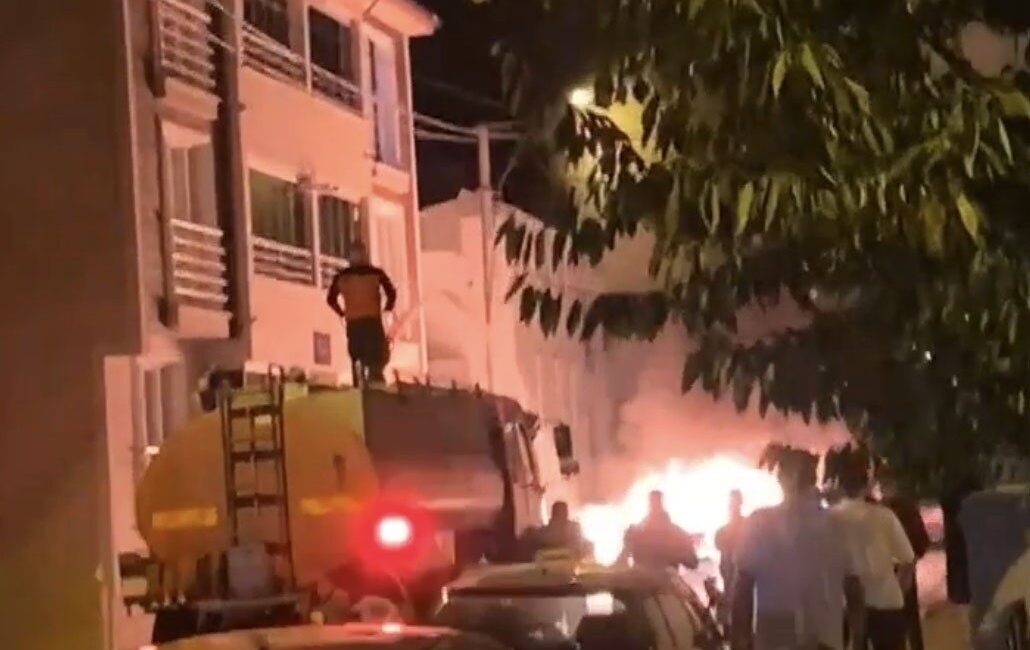 Kırklareli’nin Babaeski ilçesinde bir otomobilde çıkan yangın itfaiye ekiplerinin müdahalesiyle