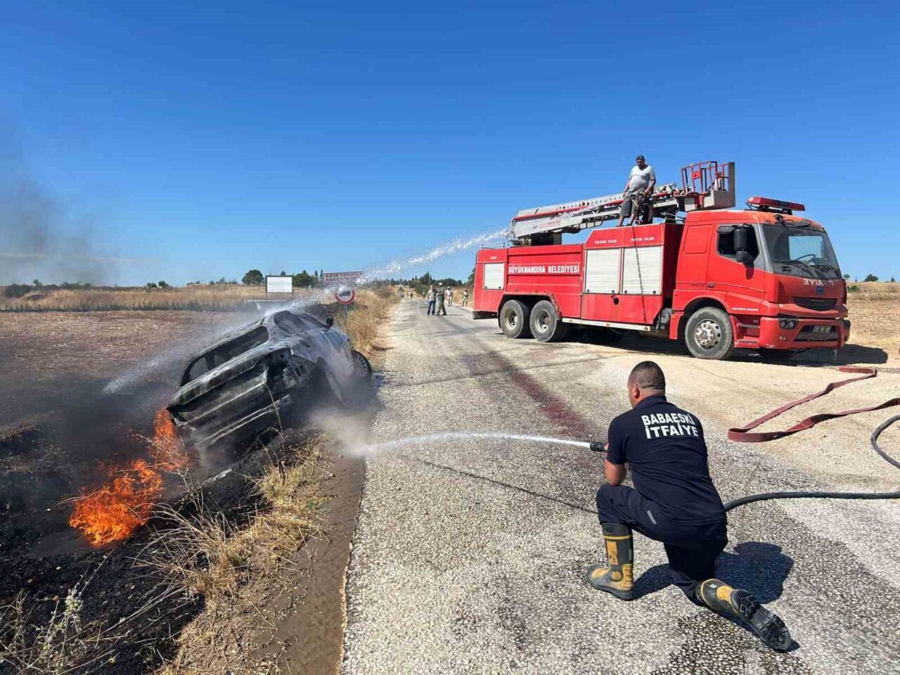 Kırklareli’nin Babaeski ilçesinde bir otomobilde çıkan yangın çevreye yayılmadan söndürüldü.