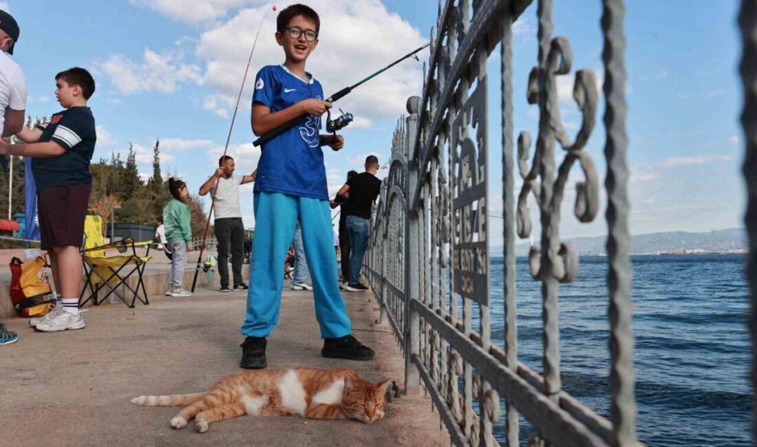 Gebze Belediyesi’nin, Eskihisar Sahili’nde düzenlediği ’2. Baba-Çocuk Balık Tutma Etkinliği’