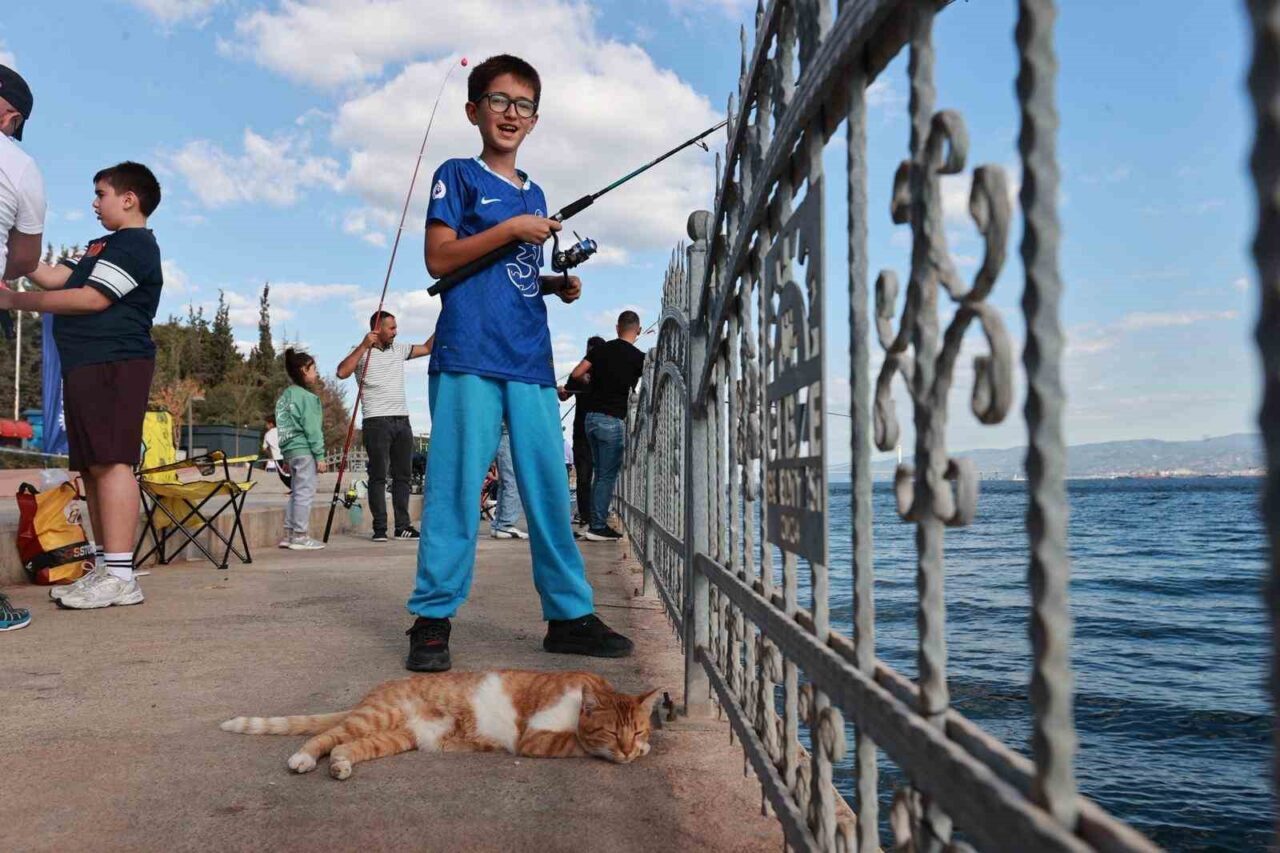 Gebze Belediyesi’nin, Eskihisar Sahili’nde düzenlediği ’2. Baba-Çocuk Balık Tutma Etkinliği’