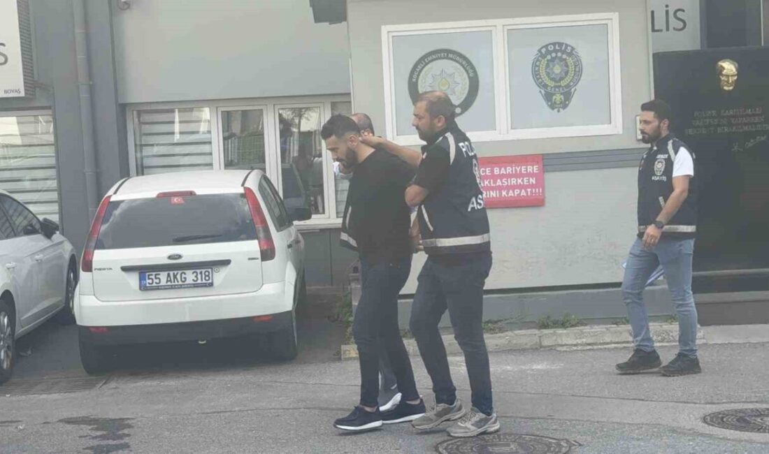 Kocaeli’nin Gebze ilçesinde bir babaya, çocuklarının gözü önünde tokat atan