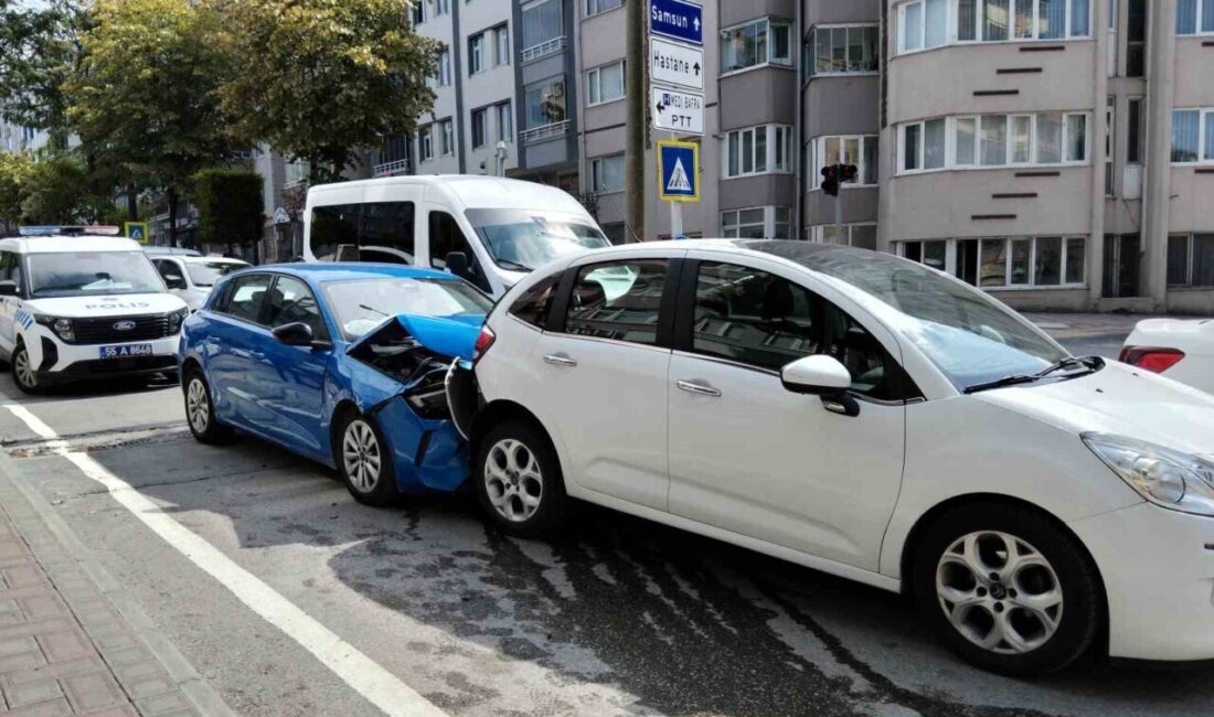 Samsun’un Bafra ilçesinde boşanma aşamasında olan avukat, eşinin aracına çarptı.