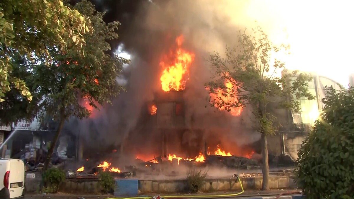 Bağcılar Mahmutbey Mahallesi’nde bulunan İstanbul Toptancılar Çarşısı’ndaki (İSTOÇ) bir iş