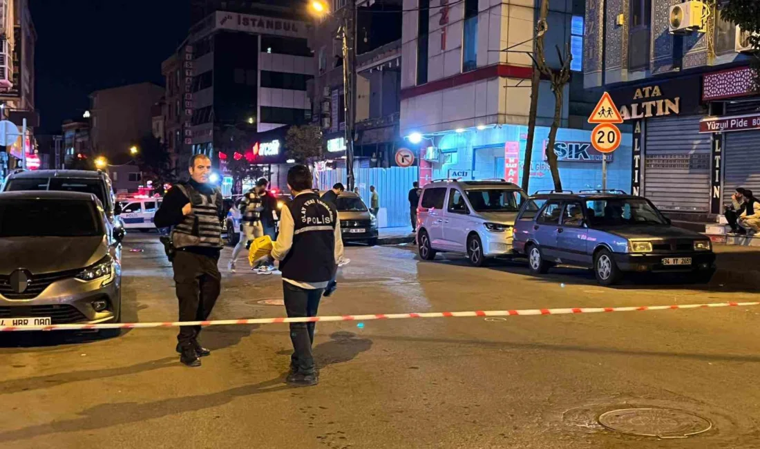 İstanbul Bağcılar’da motosikletli şahıslar, seyir halindeki bir otomobile silahlı saldırı