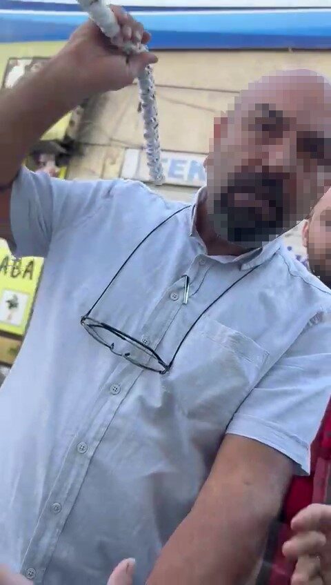 İstanbul’un Bağcılar ilçesinde yaşanan yol verme tartışmasında kornaya basan sürücüye