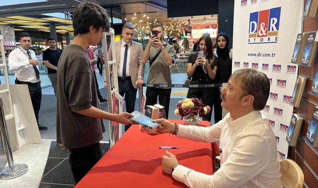 Bahçelievler Belediye Başkanı Dr. Hakan Bahadır, “Kent Doktoru” kitabı için
