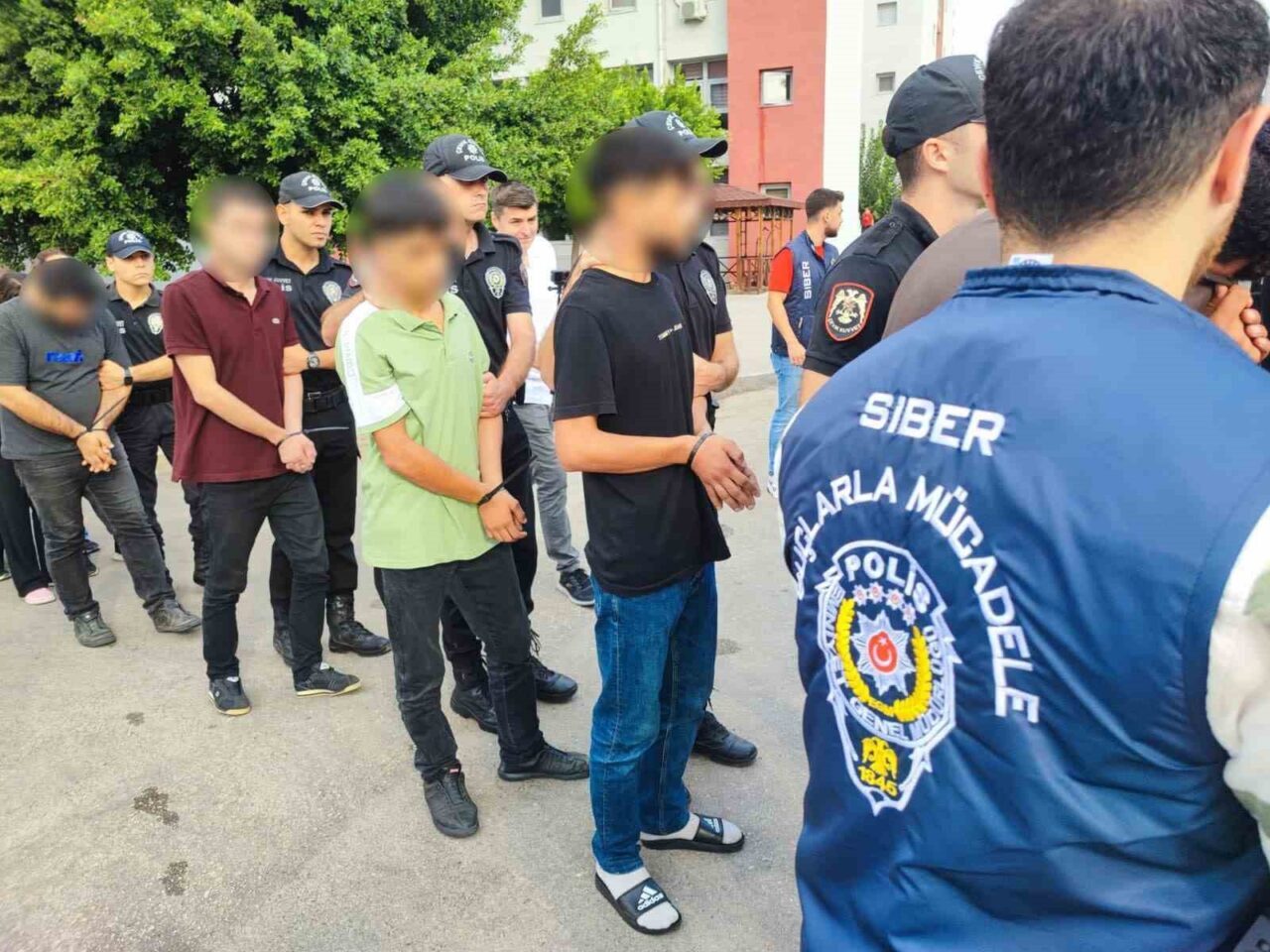 Adana merkezli 3 ilde yapılan yasadışı bahis operasyonunda 9’u kadın