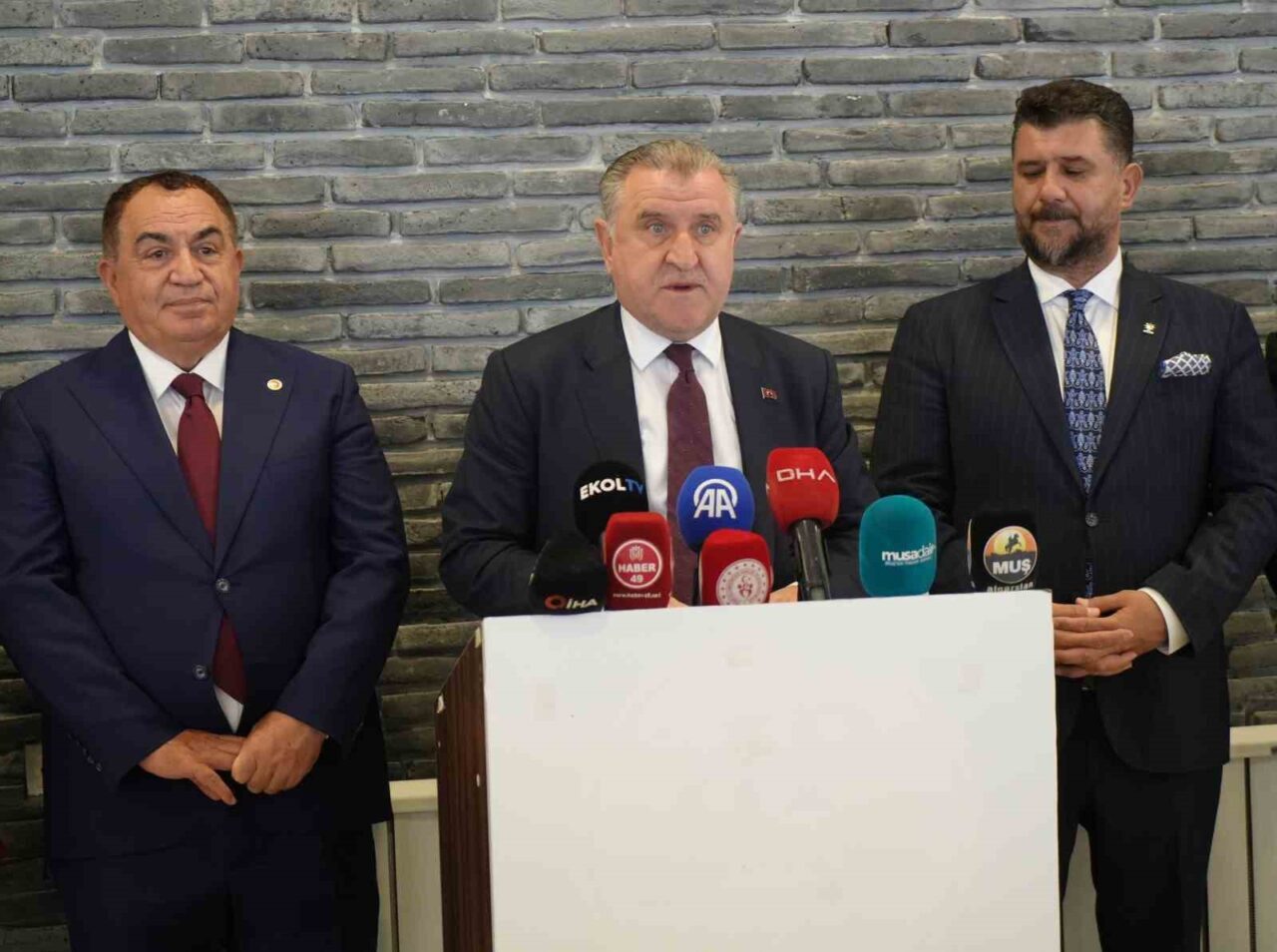 Gençlik ve Spor Bakanı Osman Aşkın Bak, “Ülkemizin güçlü olmasını,