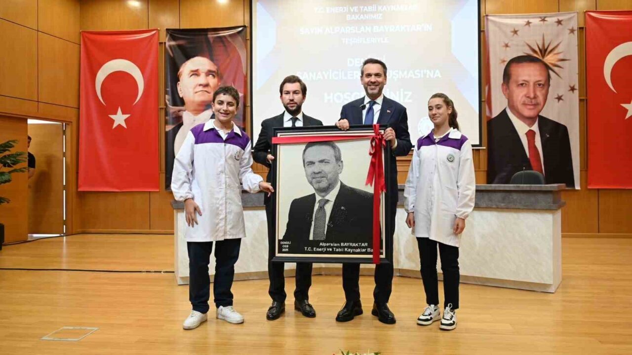 Denizli’ye bir dizi ziyaret gerçekleştirmek üzere gelen Enerji ve Tabii