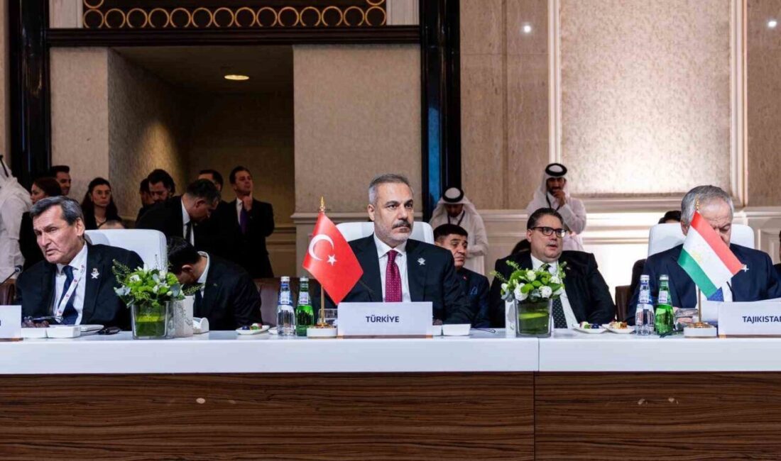 Dışişleri Bakanı Hakan Fidan, Katar’da düzenlenen İslam İşbirliği Teşkilatı (İİT)-Arap