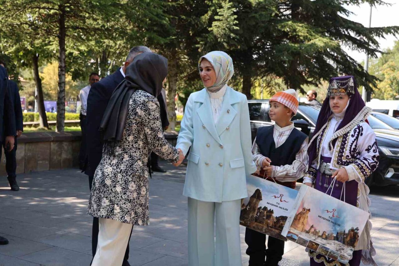 Aile ve Sosyal Hizmetler Bakanı Mahinur Özdemir Göktaş, “Şiddet önleme