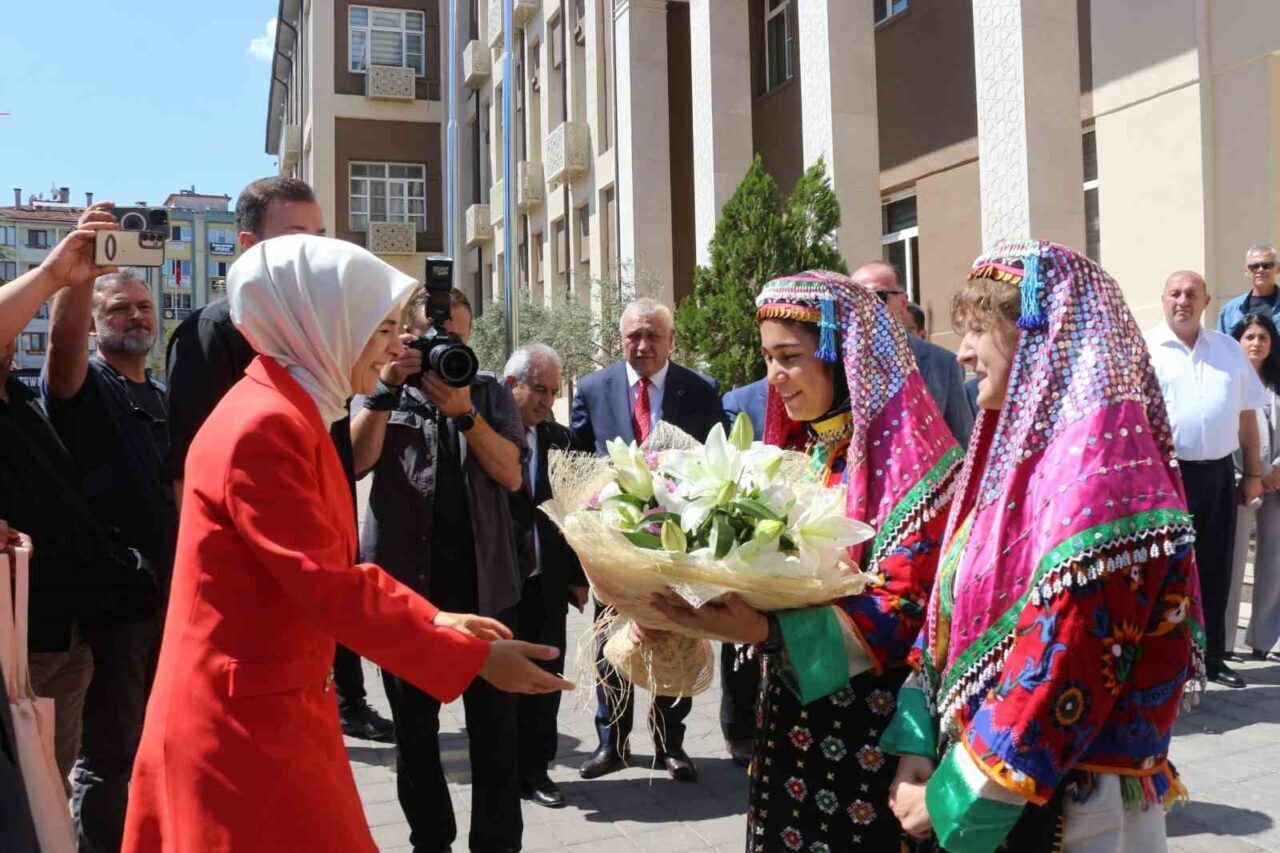 Aile ve Sosyal Hizmetler Bakanı Mahinur Özdemir Göktaş, Balıkesir’de temaslarda