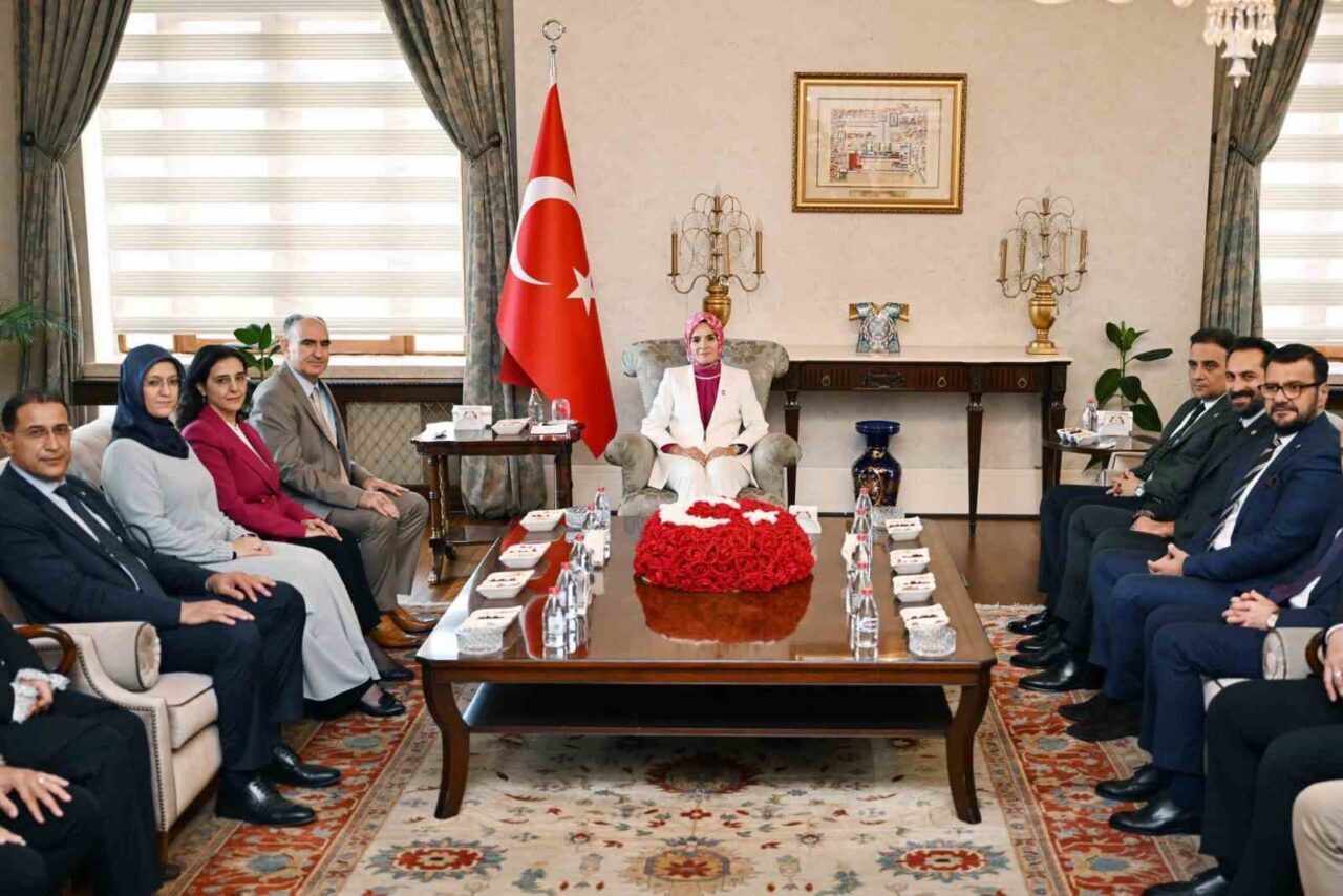 Aile ve Sosyal Hizmetler Bakanı Mahinur Özdemir Göktaş, Manisa’daki temasları