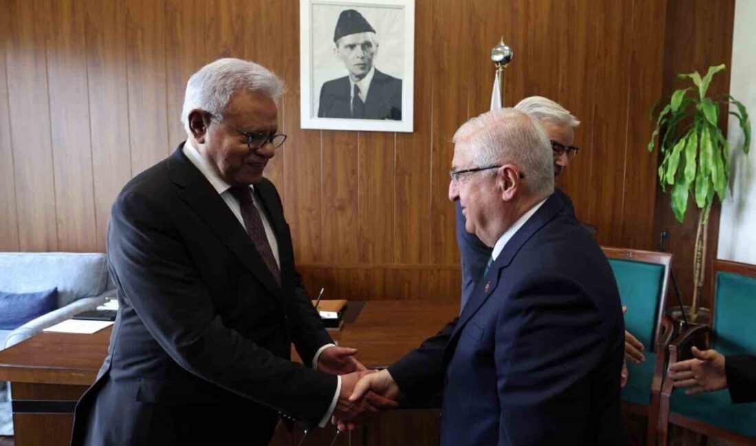 Milli Savunma Bakanı Yaşar Güler, İslamabad’da Pakistan Savunma Bakanı Khawaja