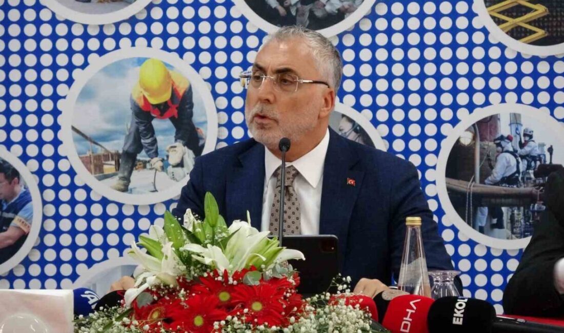 Çalışma ve Sosyal Güvenlik Bakanı Vedat Işıkhan, “Birileri parti binalarında