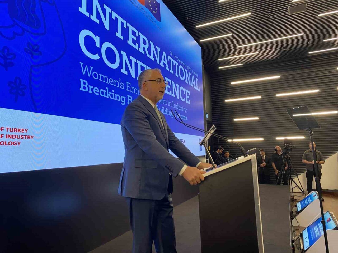 Çalışma ve Sosyal Güvenlik Bakanı Prof. Dr. Vedat Işıkhan, “Sanayide