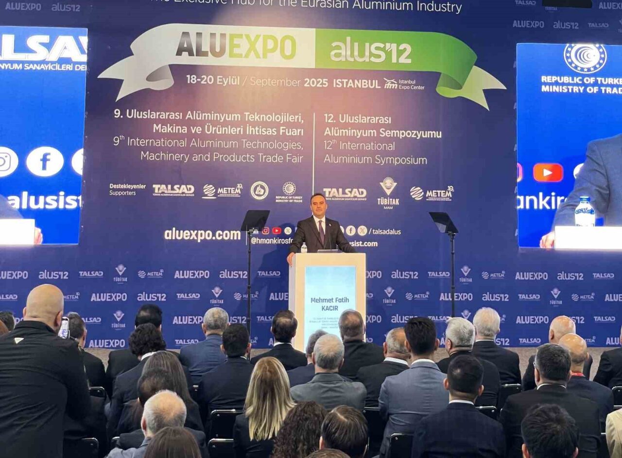 Sanayi ve Teknoloji Bakanı Mehmet Fatih Kacır, sanayide istihdamı 3