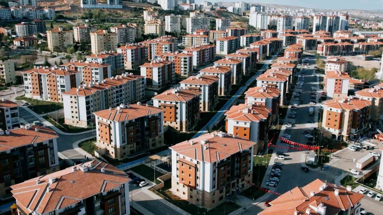 Daha önce Hatay ve Malatya’nın ‘fahri hemşehrisi’ ilan edilen Çevre,