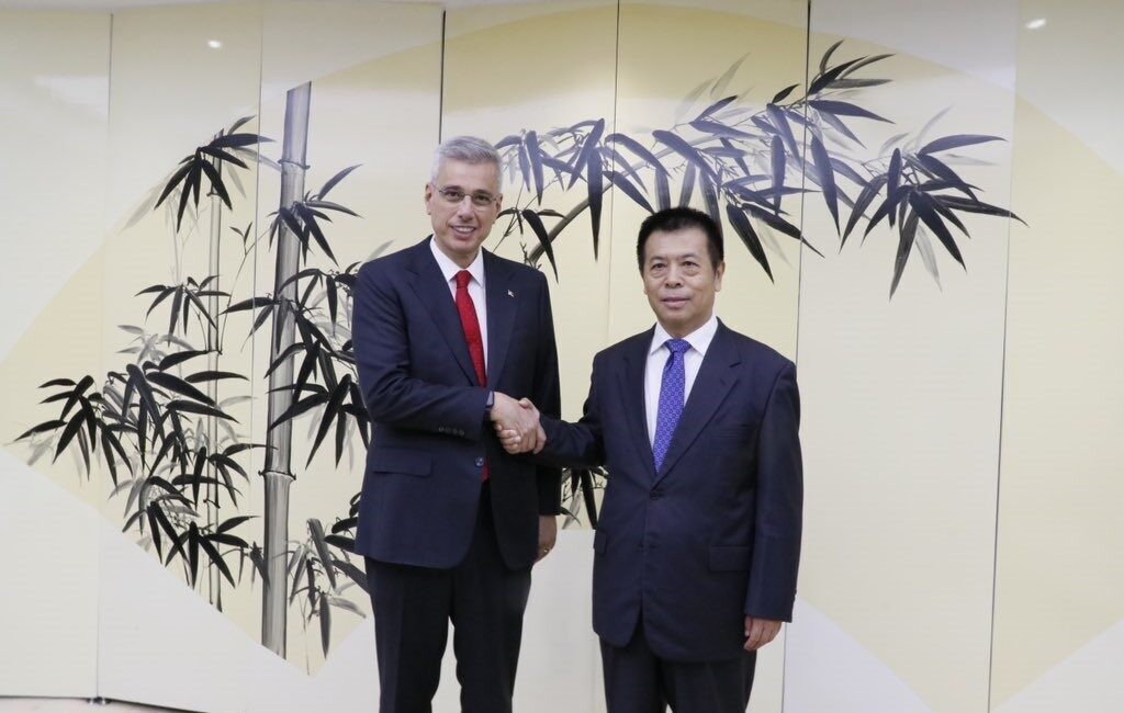 Sağlık Bakanı Kemal Memişoğlu, resmi temaslara bulunmak üzere geldiği Pekin’de