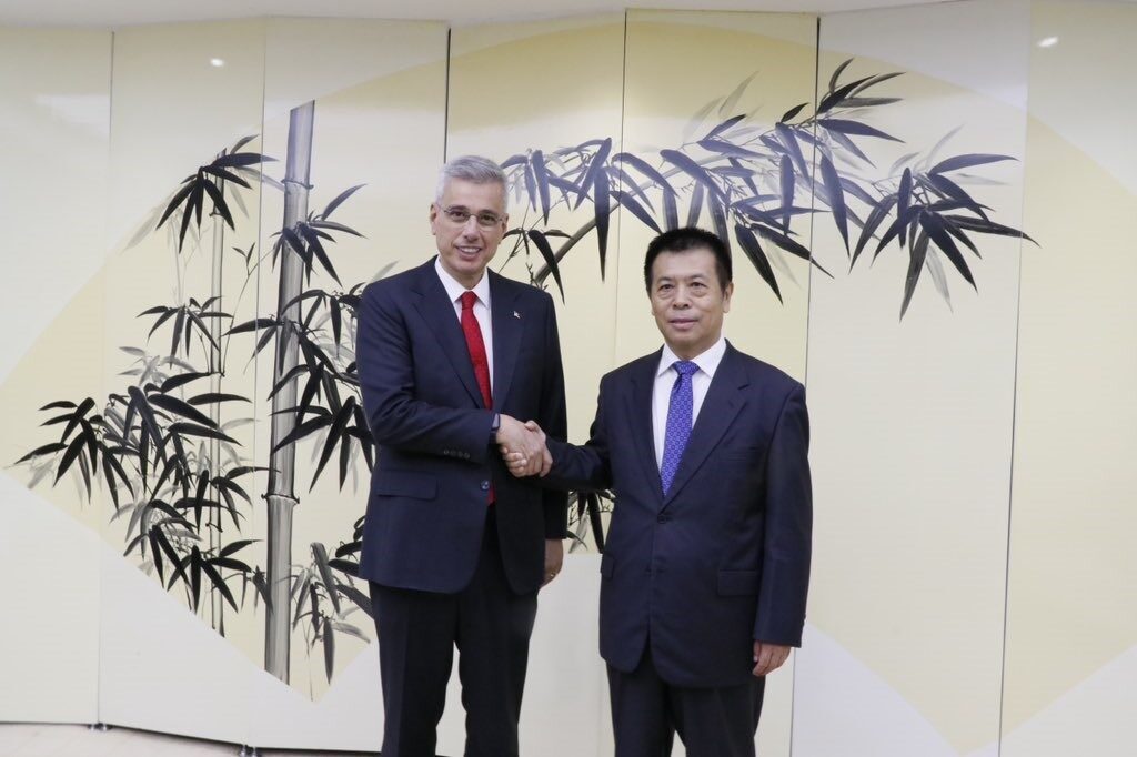 Sağlık Bakanı Kemal Memişoğlu, resmi temaslara bulunmak üzere geldiği Pekin’de