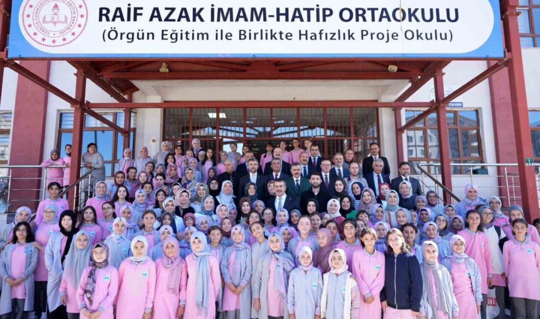 Millî Eğitim Bakanı Yusuf Tekin, Erzurum programı kapsamında sürpriz bir