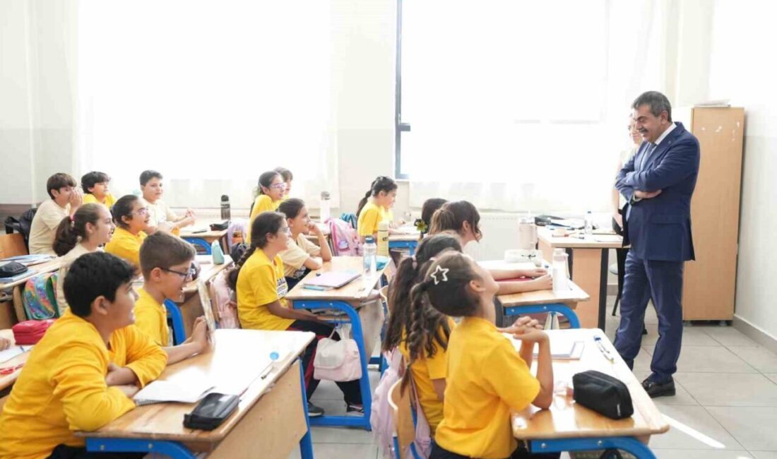 Millî Eğitim Bakanı Yusuf Tekin, Gaziantep programı kapsamında Şehitkamil ilçesinde