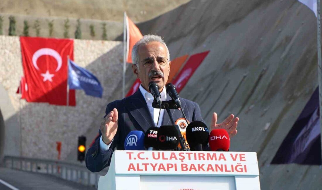 Ulaştırma ve Altyapı Bakanı Abdulkadir Uraloğlu, Amasya’daki Badal Tüneli’nin ’sadece