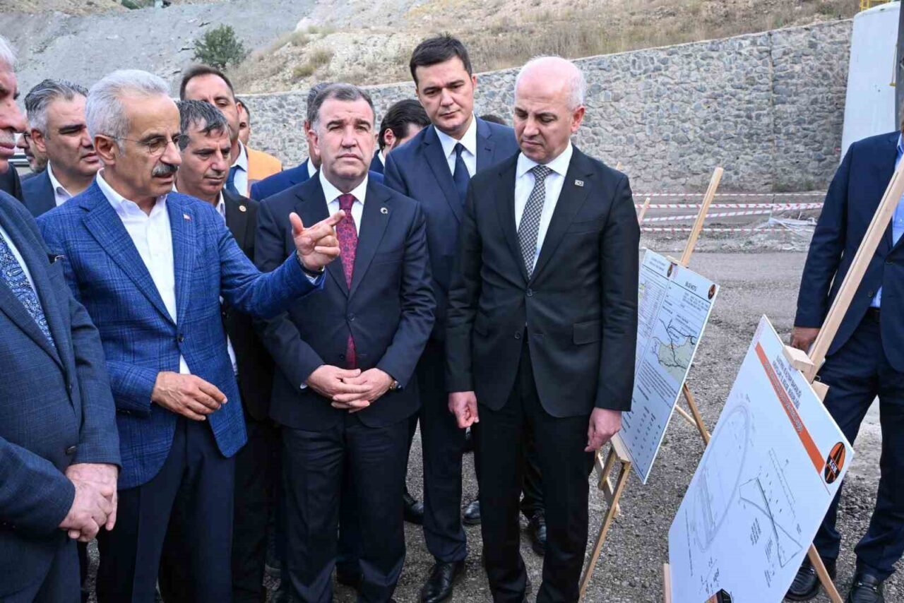 Ulaştırma ve Altyapı Bakanı Abdulkadir Uraloğlu, yapımı devam eden Kop