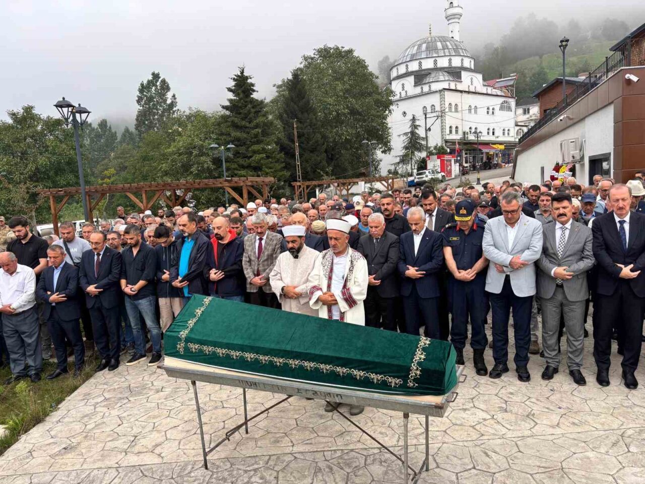 Ulaştırma ve Altyapı Bakanı Abdulkadir Uraloğlu, memleketi Trabzon’da hayatını kaybeden