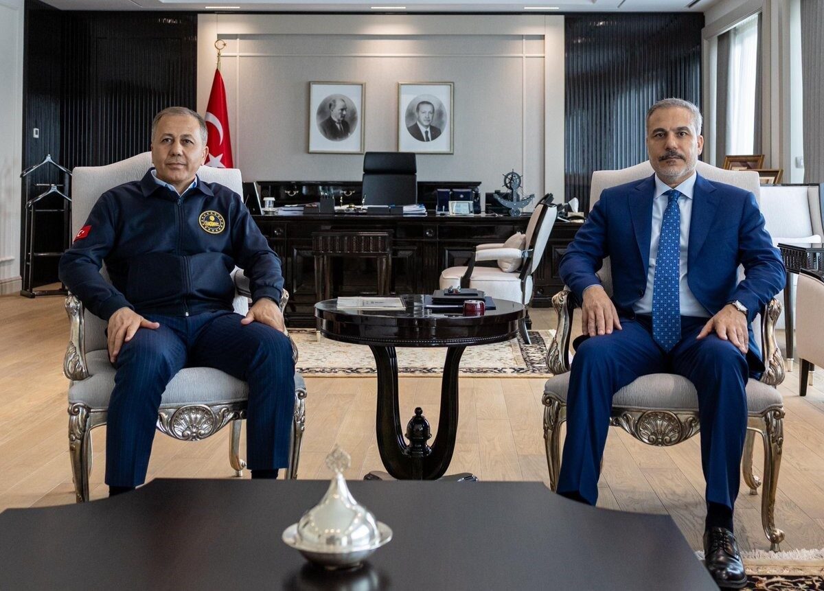 İçişleri Bakanı Ali Yerlikaya, Dışişleri Bakanı Hakan Fidan’ı ziyaret etti.
